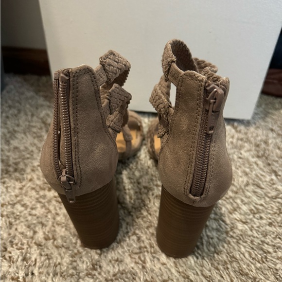 Taupe neutral color heels, heeled Sandals. Block heel. Perfect condition. - Picture 5 of 5